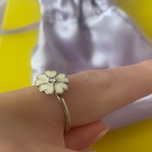 Pandora white enamel daisy ring